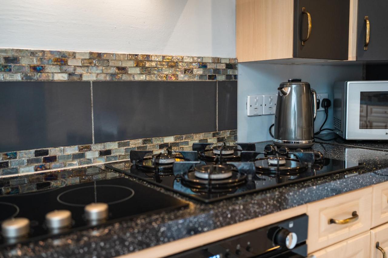 Villa Beautiful Town House With Private Garden And Patio Canford Magna Exterior foto