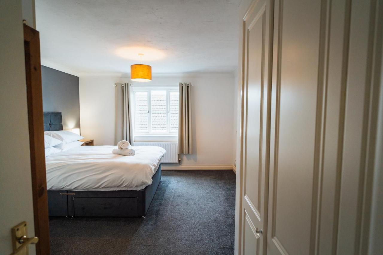 Villa Beautiful Town House With Private Garden And Patio Canford Magna Exterior foto