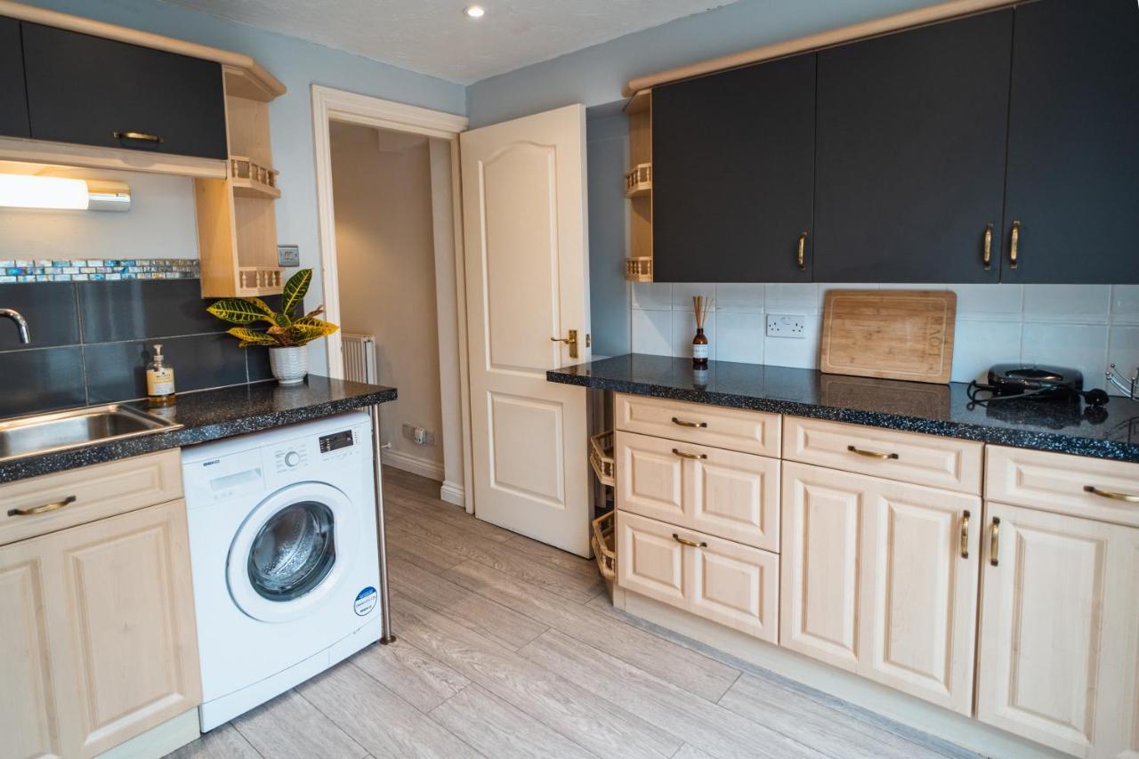 Villa Beautiful Town House With Private Garden And Patio Canford Magna Exterior foto